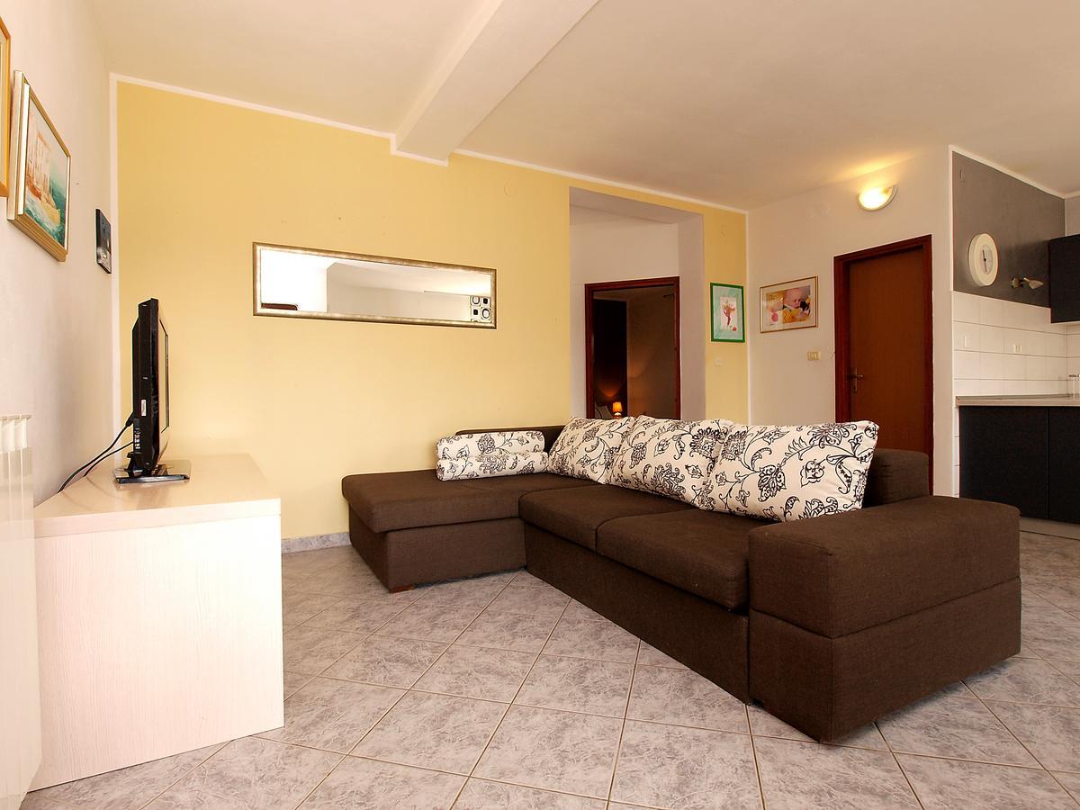 Apartments Dusanka 799 Fažana Buitenkant foto